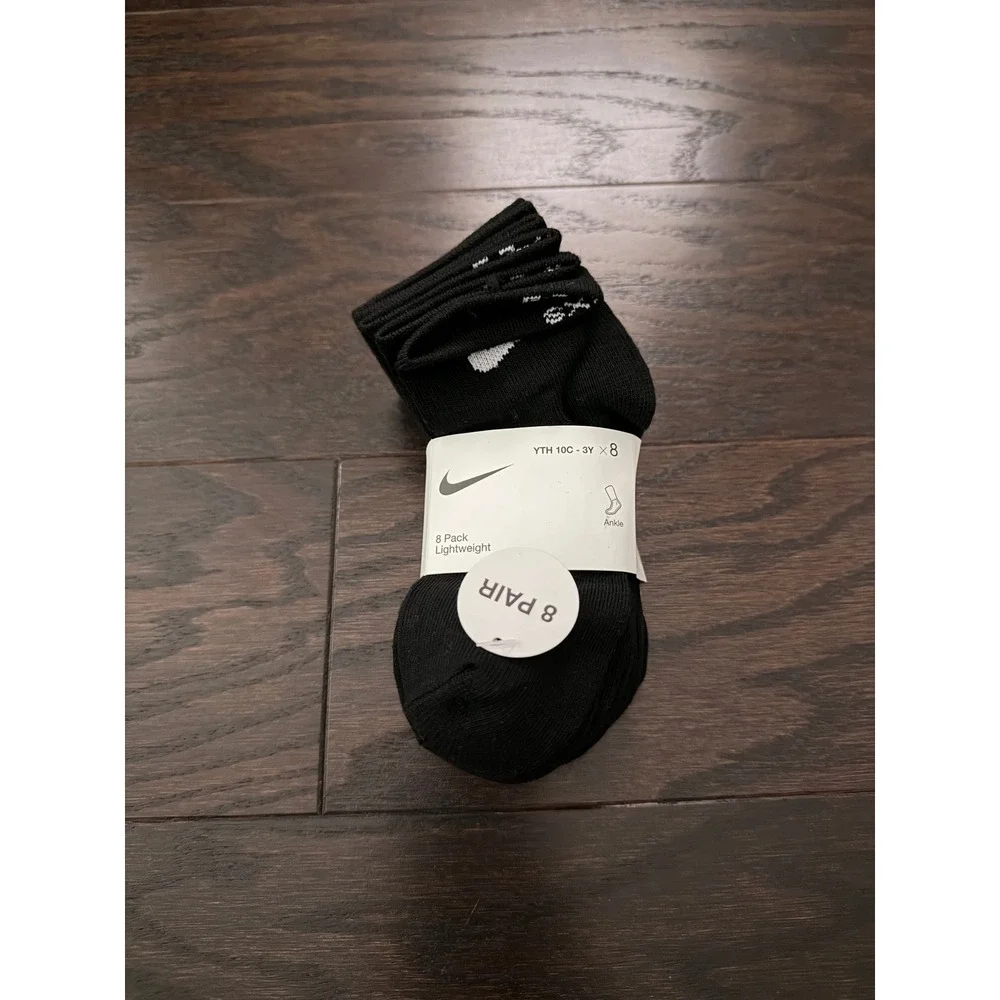 Nike Kids 8 Pack Lightweight Ankle Socks Black White Swoosh UN0611-023 Size XS